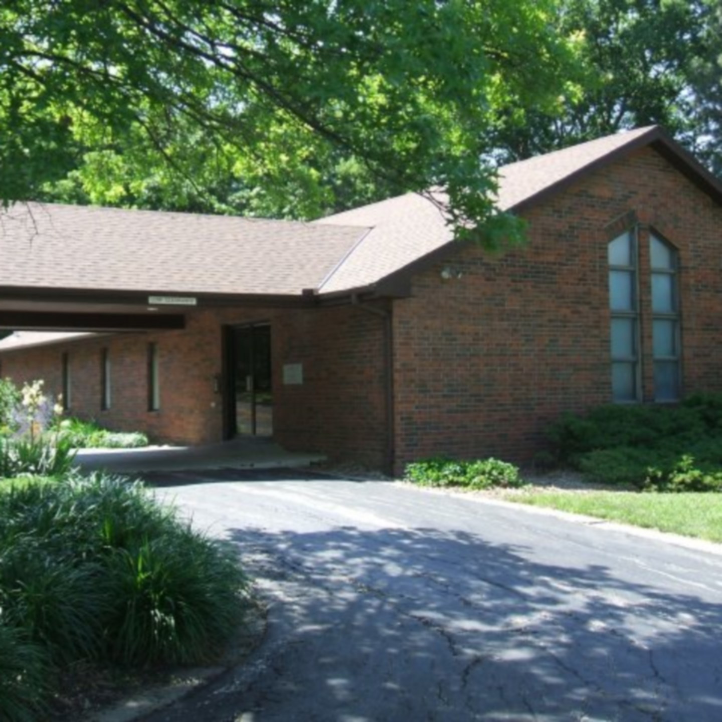 church of Christ, 201 N Michigan